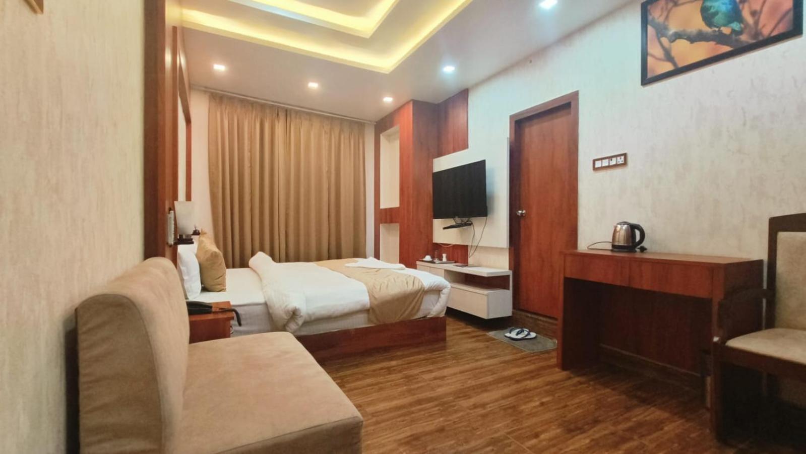 לקנאו V Square Airport Hotel מראה חיצוני תמונה