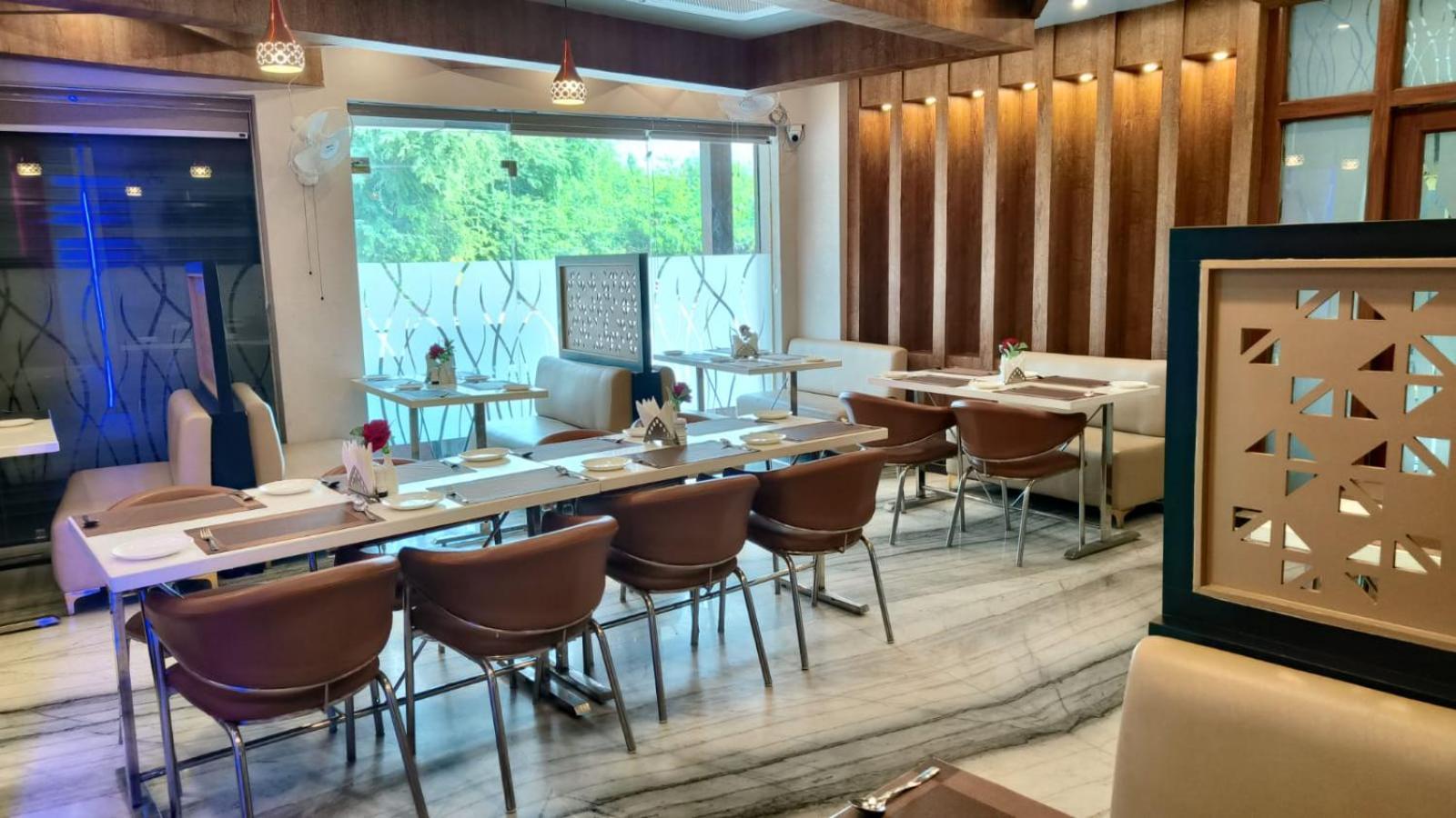 לקנאו V Square Airport Hotel מראה חיצוני תמונה